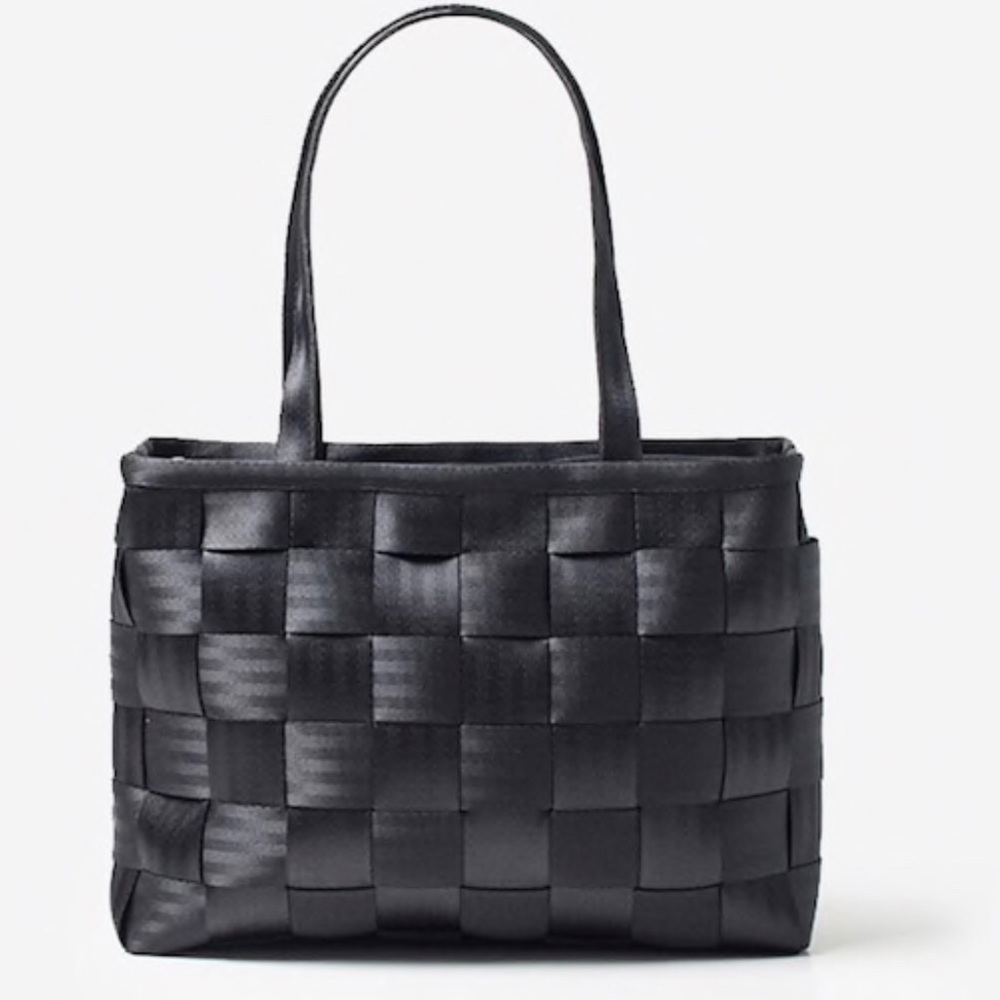 Harvey’s seatbelt bag